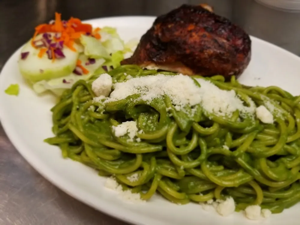 Tallarin Verde Con Pollo A la Brasa